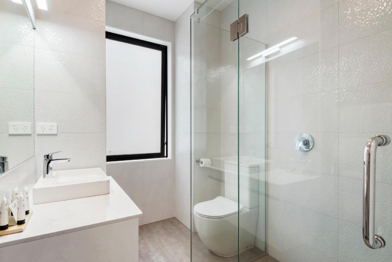 伯肯黑德fernz汽车旅馆和公寓 奥克兰 外观 照片 A shower enclosure