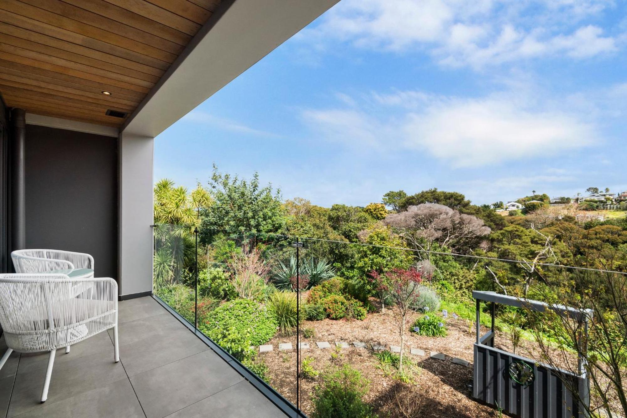 伯肯黑德fernz汽车旅馆和公寓 奥克兰 外观 照片 A view from the balcony of a house in Wellington, New Zealand